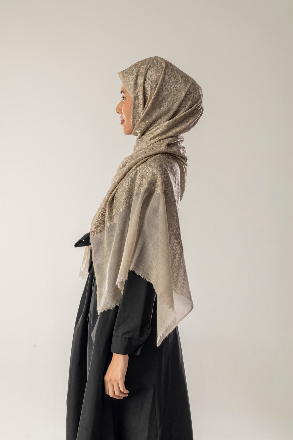 Lameya Bej Kaşmir Üstü İpek İşlemeli Şal