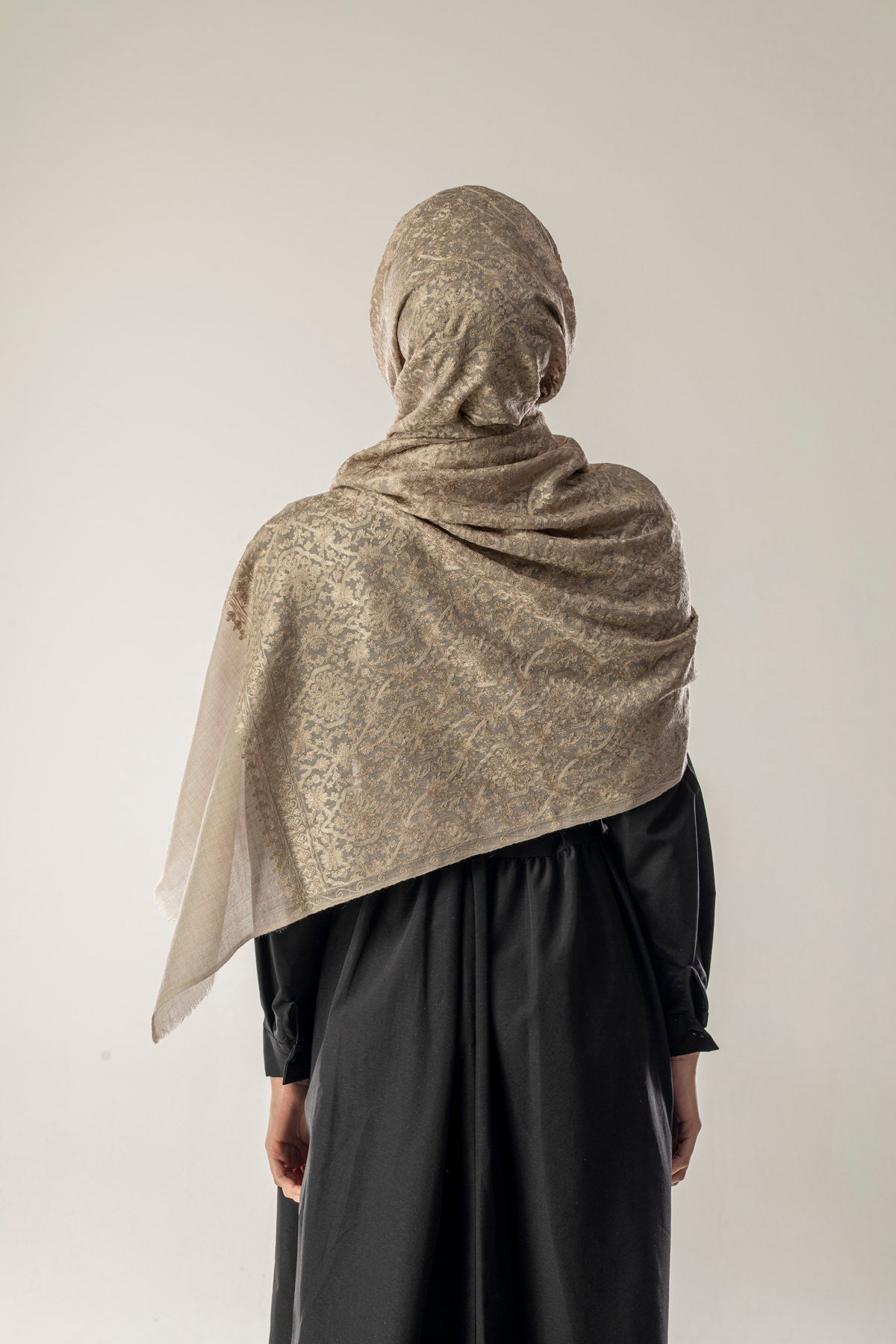 Lameya Bej Kaşmir Üstü İpek İşlemeli Şal