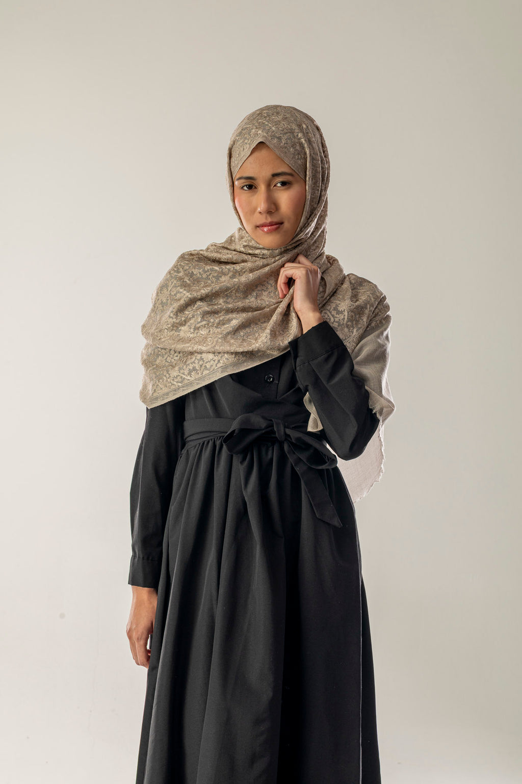 Lameya Bej Kaşmir Üstü İpek İşlemeli Şal