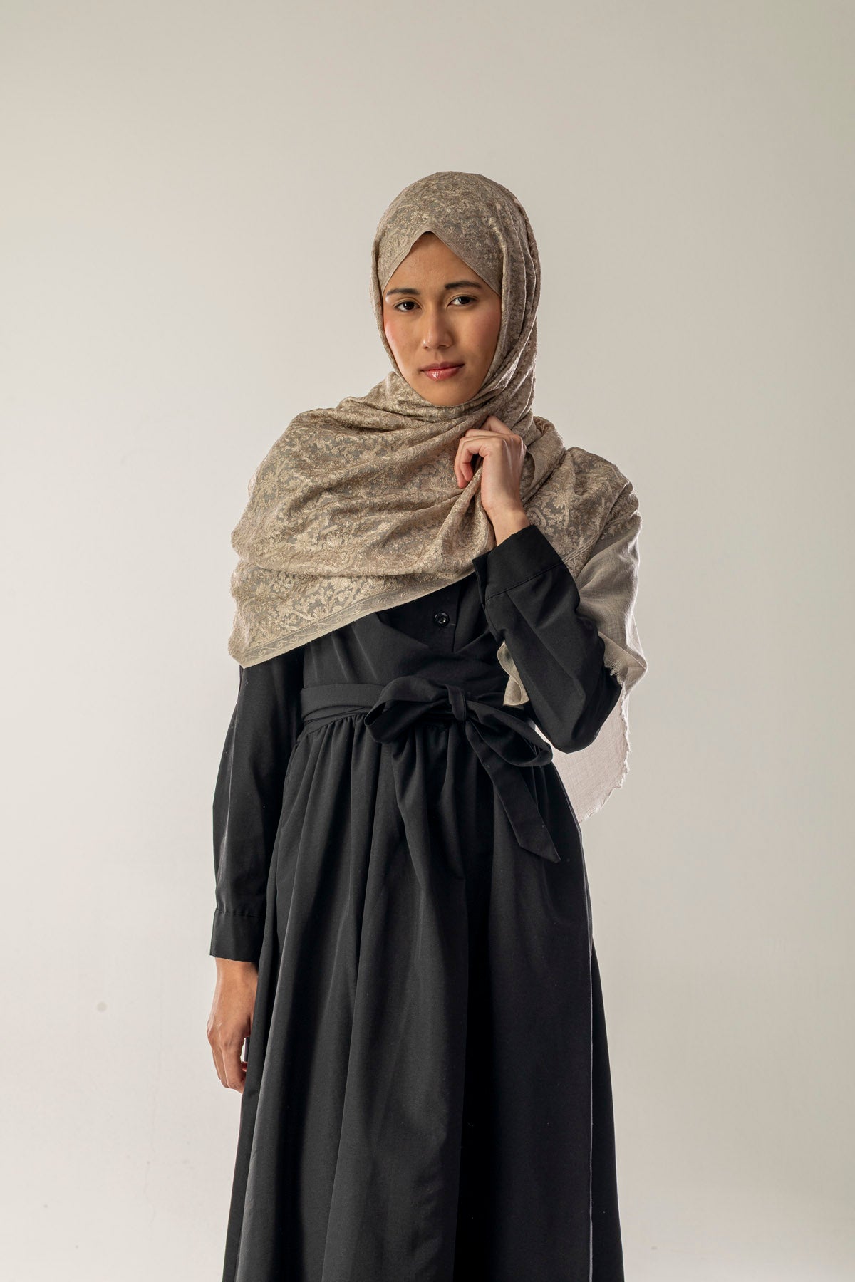 Lameya Bej Kaşmir Üstü İpek İşlemeli Şal