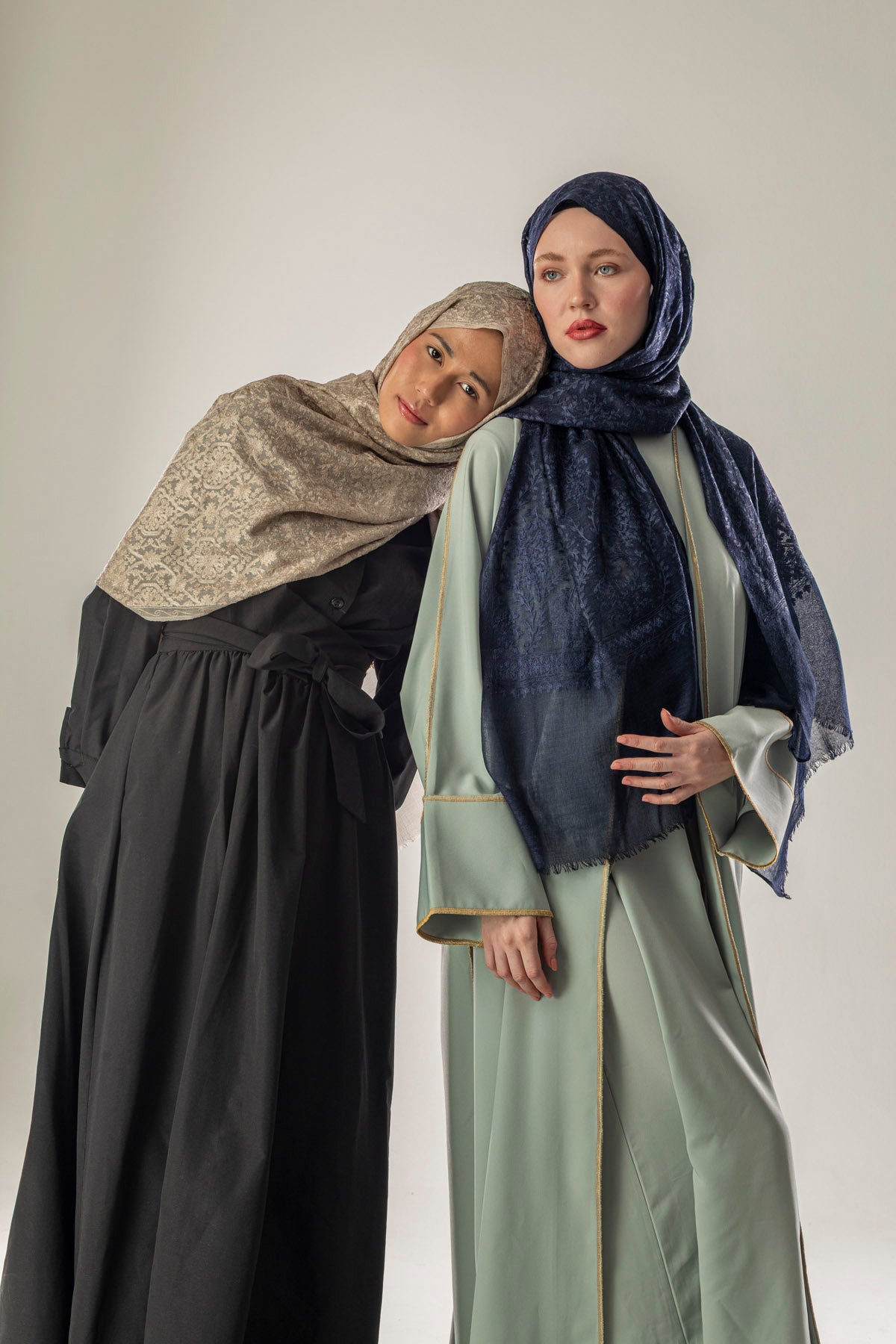 Nevahir Gece Mavisi Kaşmir Üstü İpek İşlemeli Şal