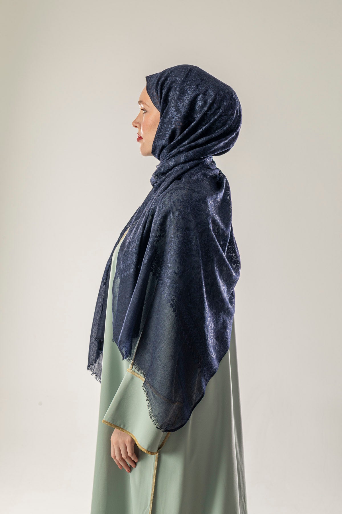 Nevahir Gece Mavisi Kaşmir Üstü İpek İşlemeli Şal