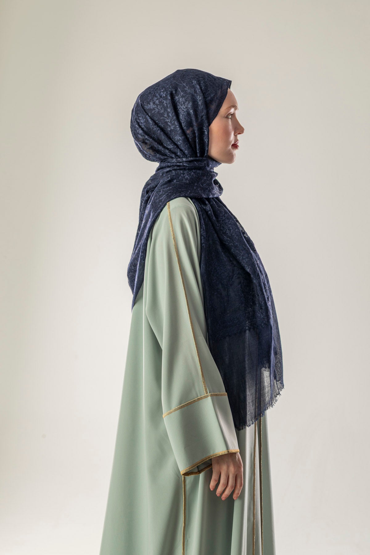 Nevahir Gece Mavisi Kaşmir Üstü İpek İşlemeli Şal